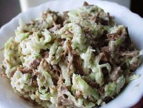 Мясной салат понравится каждому, порадует вкусом и отлично насытит!