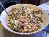 Салат с фасолью, ветчиной непременно понравится вам и вашим близким!